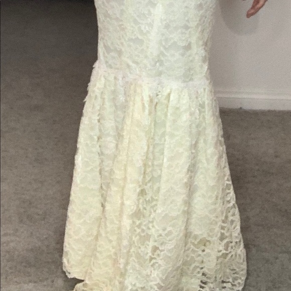 Wedding dress size 4-6 - Picture 2 of 4